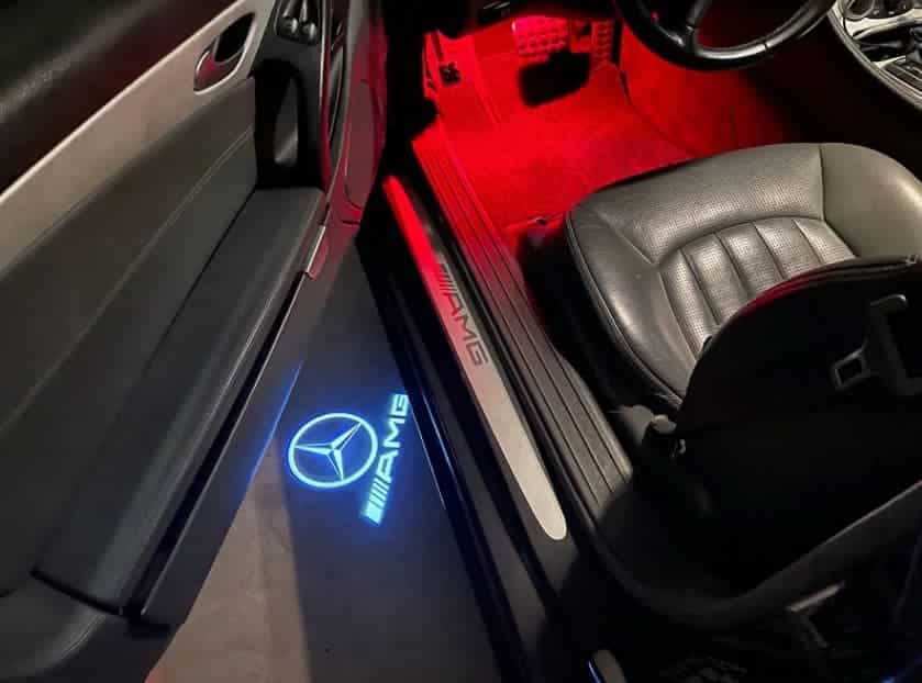 Kit 4 Projecteurs Logo AMG Pour Portières Mercedes - Lumière D'Accueil Au Sol - Plug & Play
